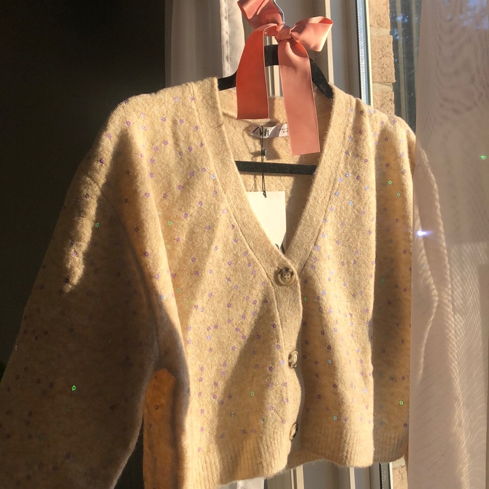 🌸Knit cardigan with flower sequin appliqué